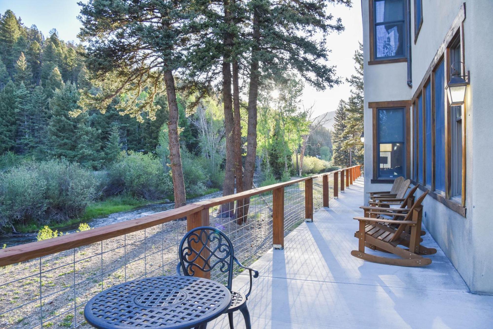 River Lyric Lodge - Formerly Double Dog Red River Exterior foto